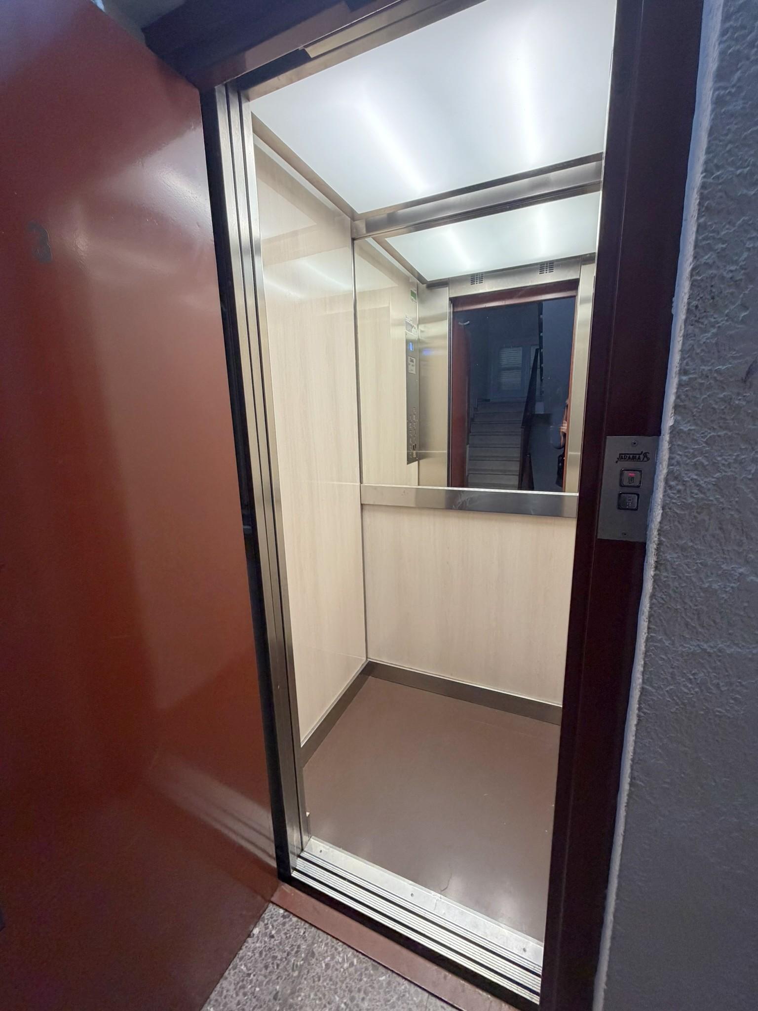 Imagen 24 Piso en venta en Hospitalet De Llobregat L´ / Junto Metro L1 Santa Eulalia