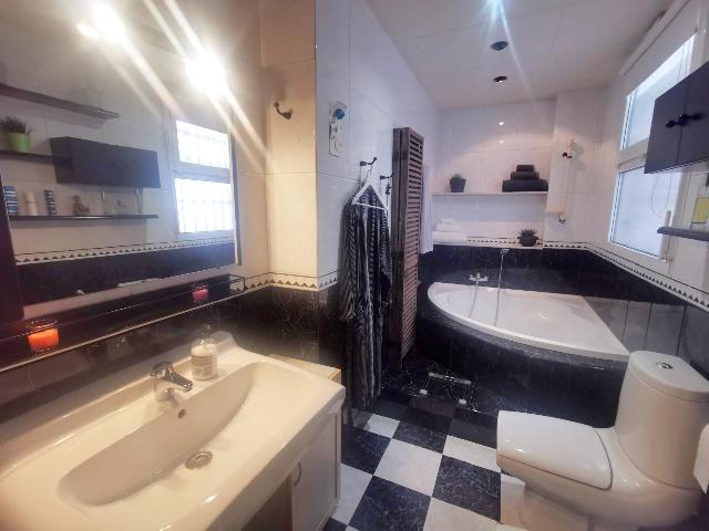 Imagen 3 Inmueble 301262 - Piso en venta en Cornellà De Llobregat / Rambla Anselm Clavé