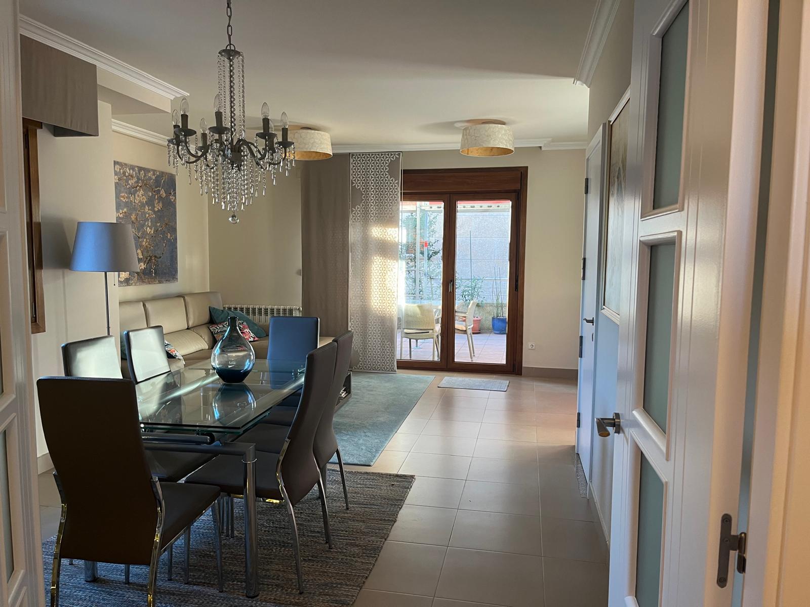 Imagen 1 Casa Adosada en venta en Sanxenxo / A 900 metros de la playa, el paseo  de Silgar