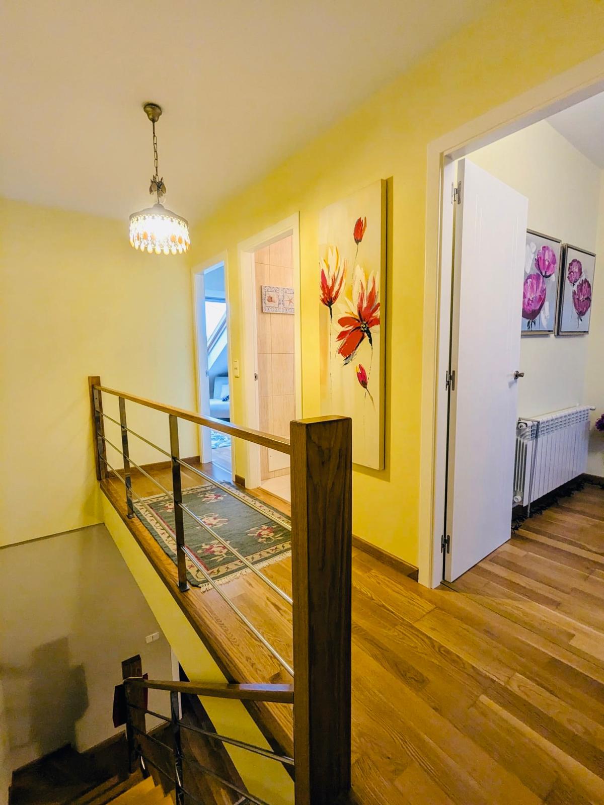 Imagen 16 Casa Adosada en venta en Sanxenxo / A 900 metros de la playa, el paseo  de Silgar