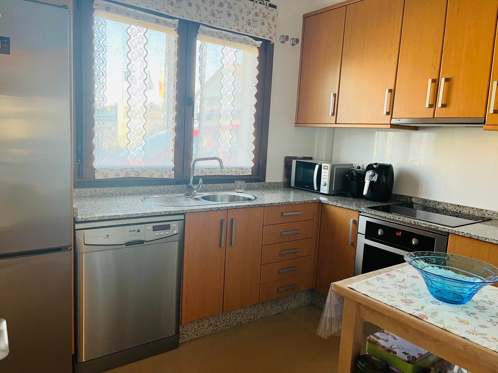 Imagen 19 Casa Adosada en venta en Sanxenxo / A 900 metros de la playa, el paseo  de Silgar