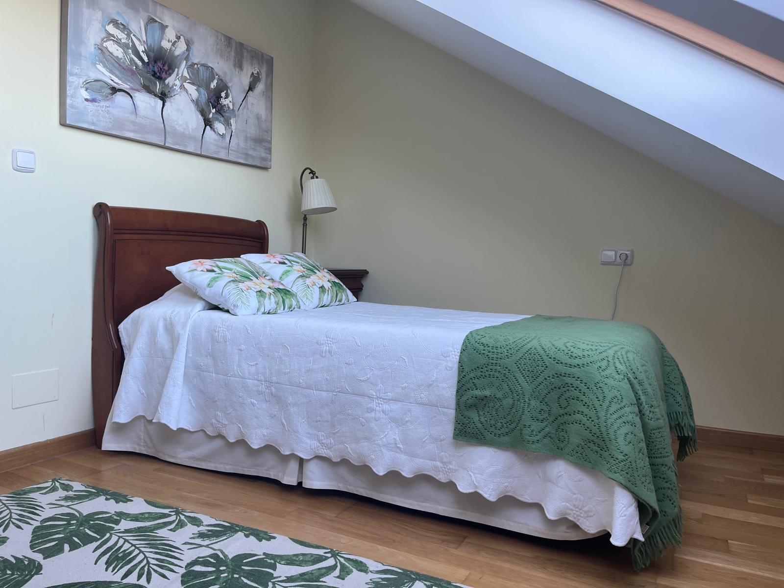 Imagen 9 Casa Adosada en venta en Sanxenxo / A 900 metros de la playa, el paseo  de Silgar