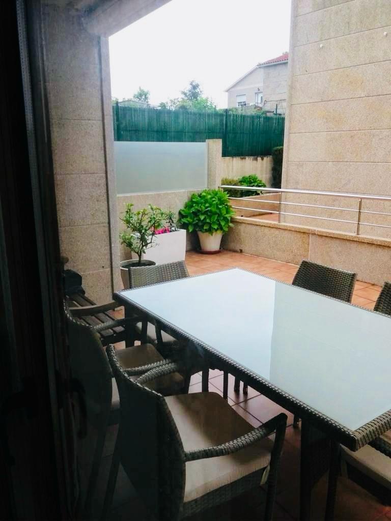 Imagen 21 Casa Adosada en venta en Sanxenxo / A 900 metros de la playa, el paseo  de Silgar