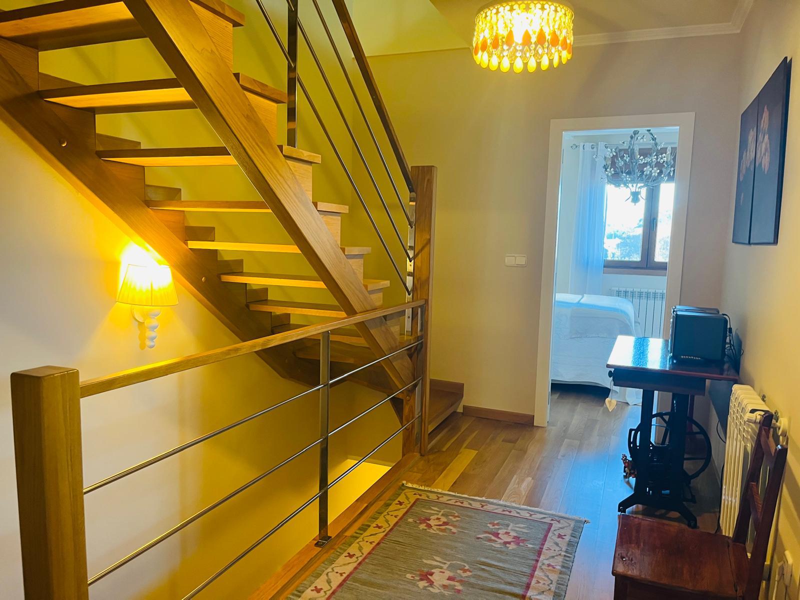 Imagen 8 Casa Adosada en venta en Sanxenxo / A 900 metros de la playa, el paseo  de Silgar