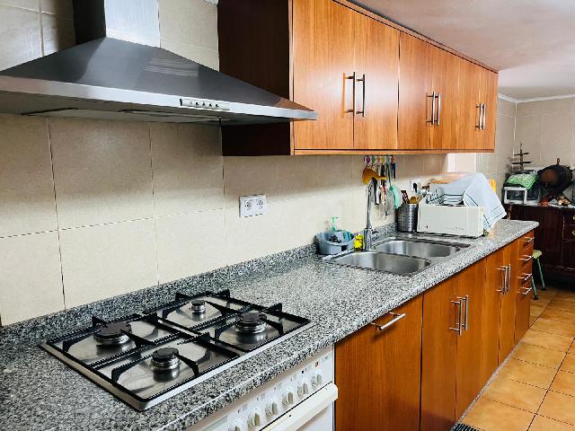 Imagen 2 Inmueble 298030 - Casa Aislada en venta en Pontevedra / Próximo a la Plaza Estribela y todos los servicios.