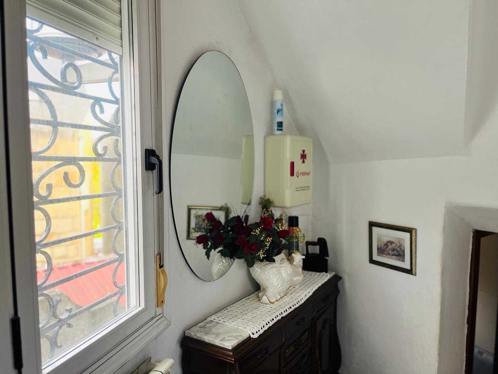 Imagen 6 Casa Aislada en venta en Pontevedra / Próximo a la Plaza Estribela y todos los servicios.