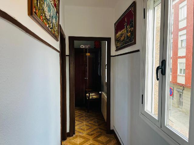 Imagen 13 Inmueble 298030 - Casa Aislada en venta en Pontevedra / Próximo a la Plaza Estribela y todos los servicios.