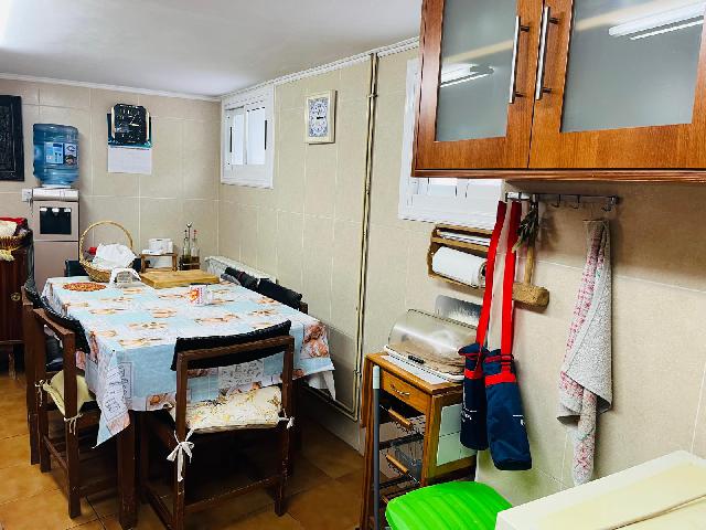 Imagen 4 Inmueble 298030 - Casa Aislada en venta en Pontevedra / Próximo a la Plaza Estribela y todos los servicios.