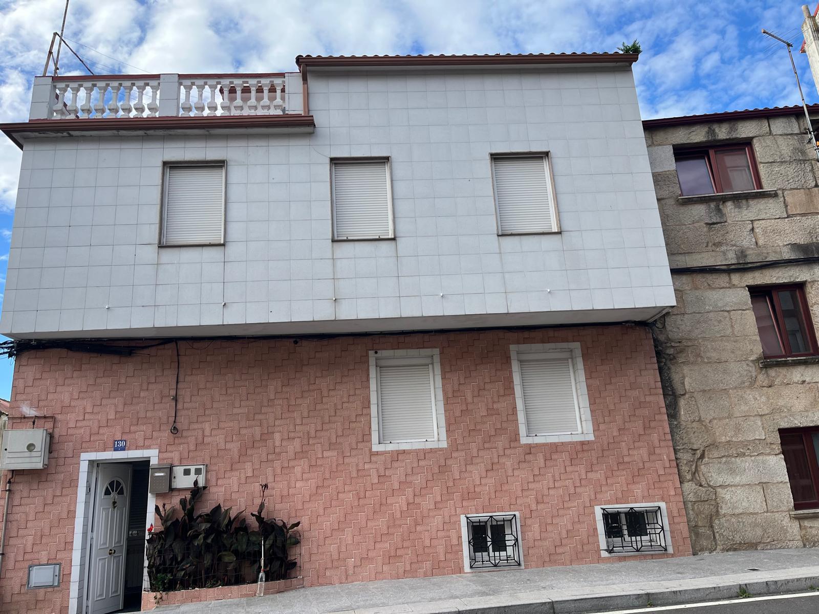 Imagen 1 Casa Aislada en venta en Pontevedra / Próximo a la Plaza Estribela y todos los servicios.