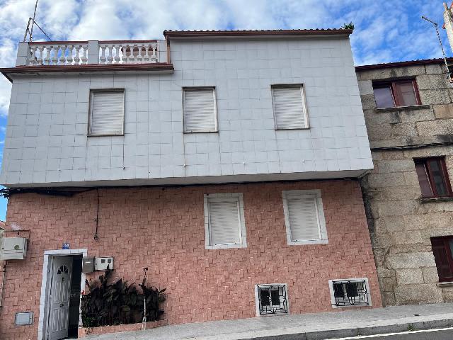 Imagen 1 Inmueble 298030 - Casa Aislada en venta en Pontevedra / Próximo a la Plaza Estribela y todos los servicios.