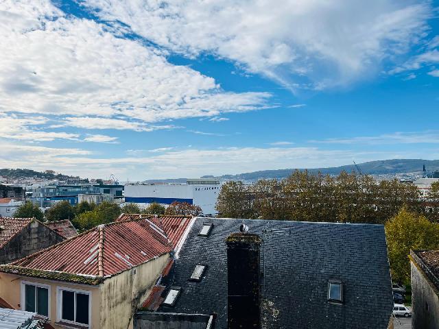 Imagen 22 Inmueble 298030 - Casa Aislada en venta en Pontevedra / Próximo a la Plaza Estribela y todos los servicios.