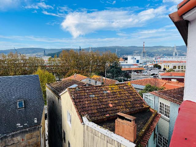 Imagen 23 Inmueble 298030 - Casa Aislada en venta en Pontevedra / Próximo a la Plaza Estribela y todos los servicios.