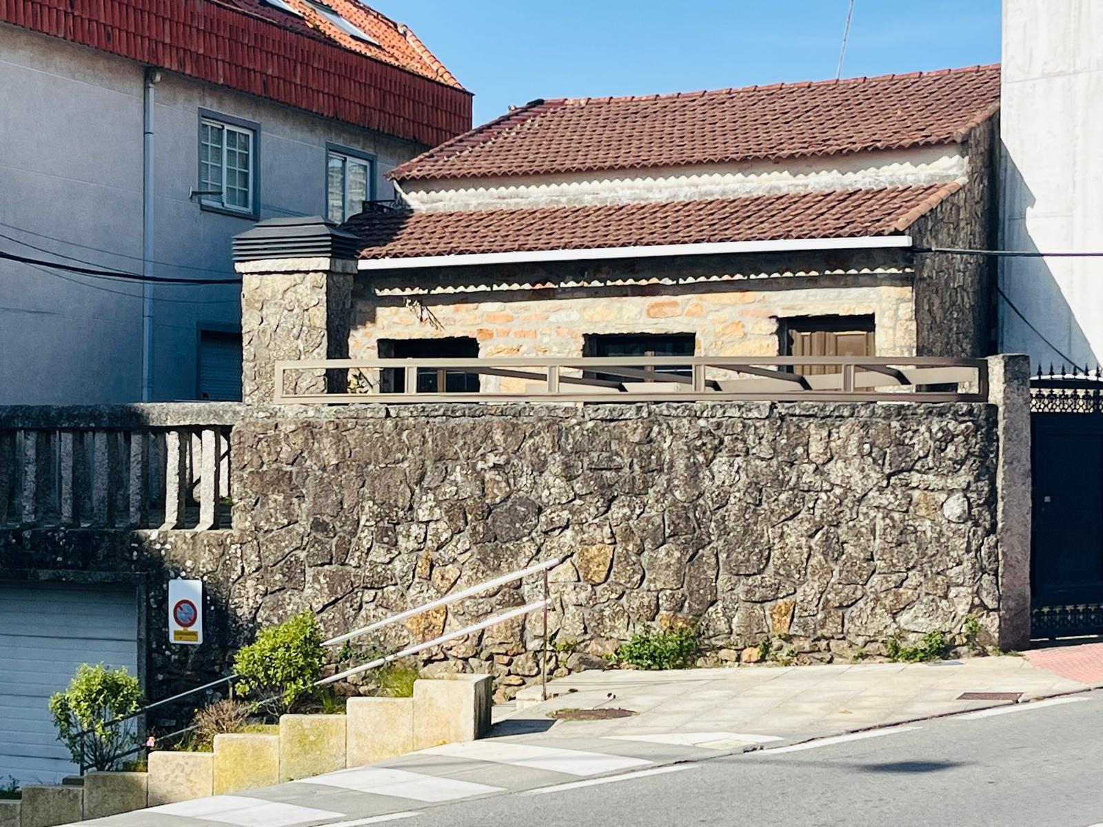 Imagen 2 Casa Pareada en venta en Vilagarcía De Arousa / Próximo a la farmacia de la zona