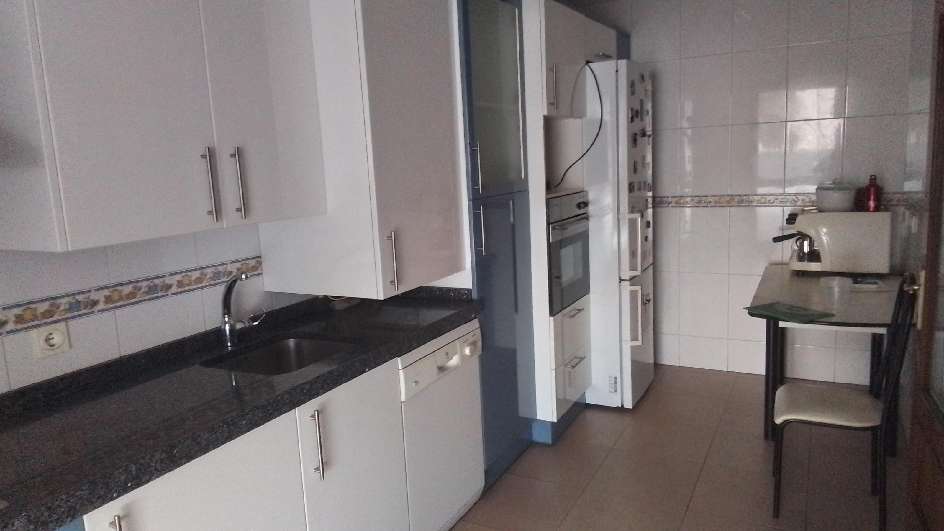 Imagen 10 Casa Adosada en venta en Vitoria-gasteiz / Amplia vivienda adosada en zona protegida 