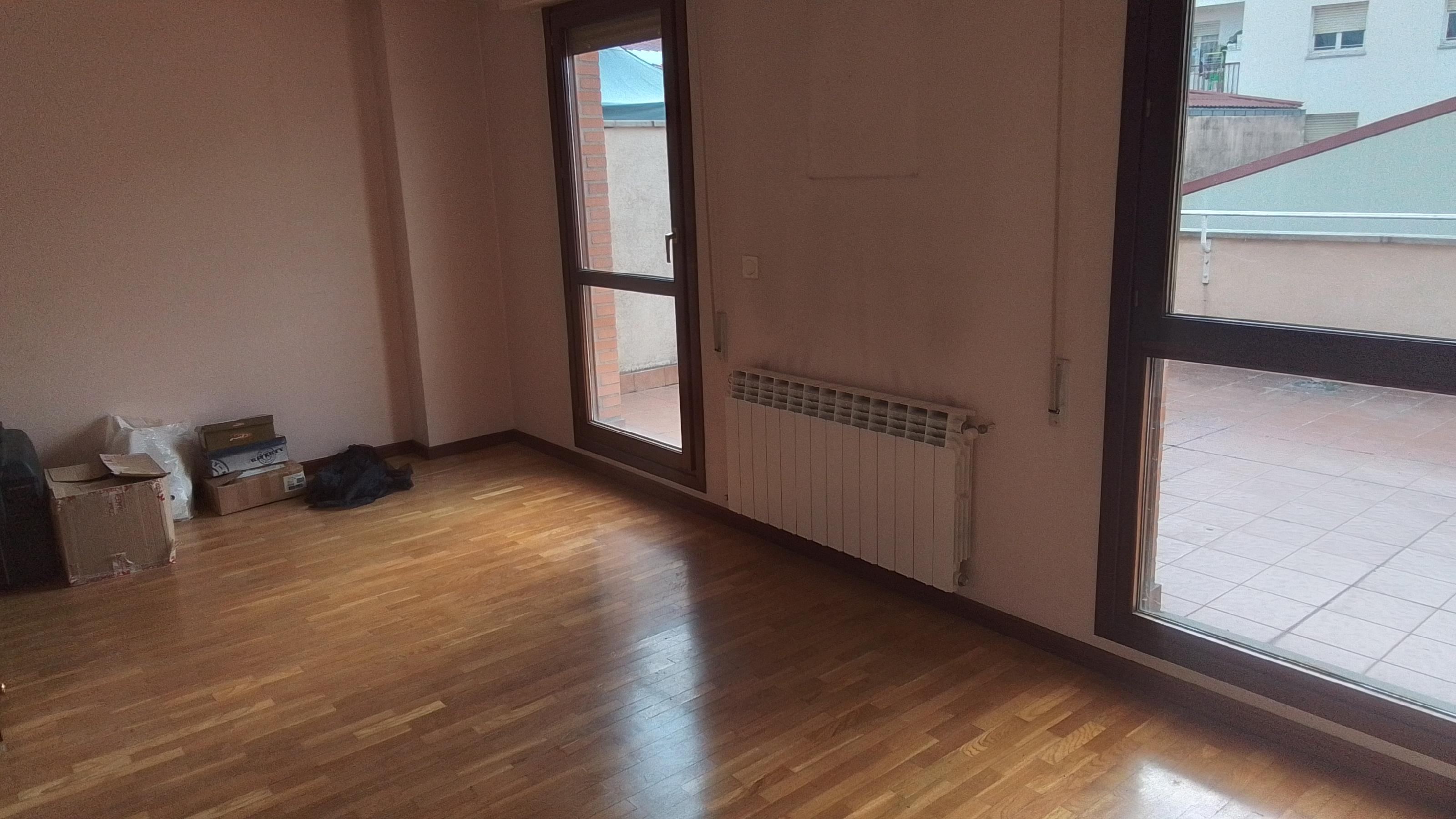 Imagen 18 Casa Adosada en venta en Vitoria-gasteiz / Amplia vivienda adosada en zona protegida 