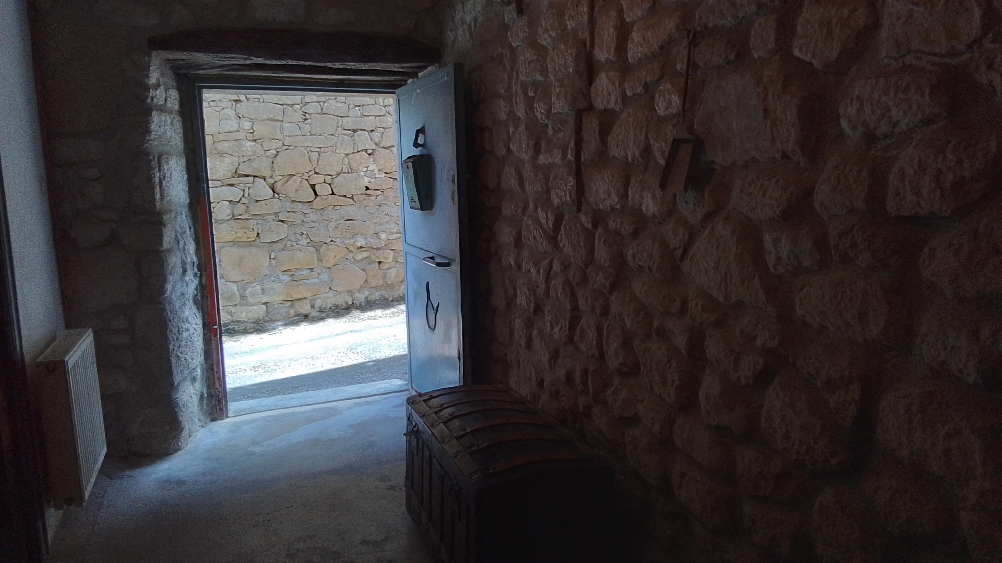 Imagen 1 Casa Rústica en venta en Miranda De Ebro / Situado en el pueblo de Ayuelas a 11 km de Miranda 