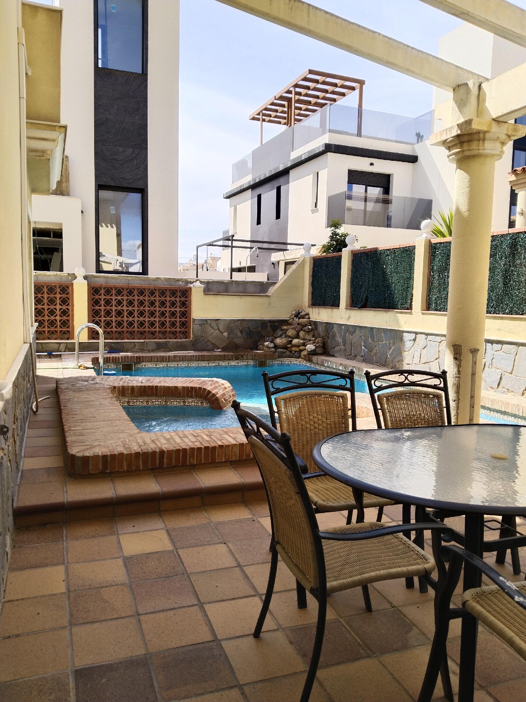 Imagen 32 Casa Adosada en venta en Garrucha / En frente de la playa, cerca de todos los servicios.