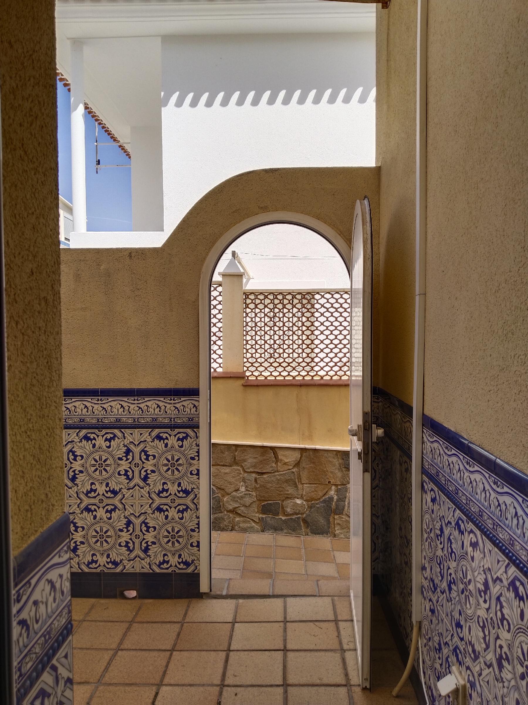 Imagen 9 Casa Adosada en venta en Garrucha / En frente de la playa, cerca de todos los servicios.