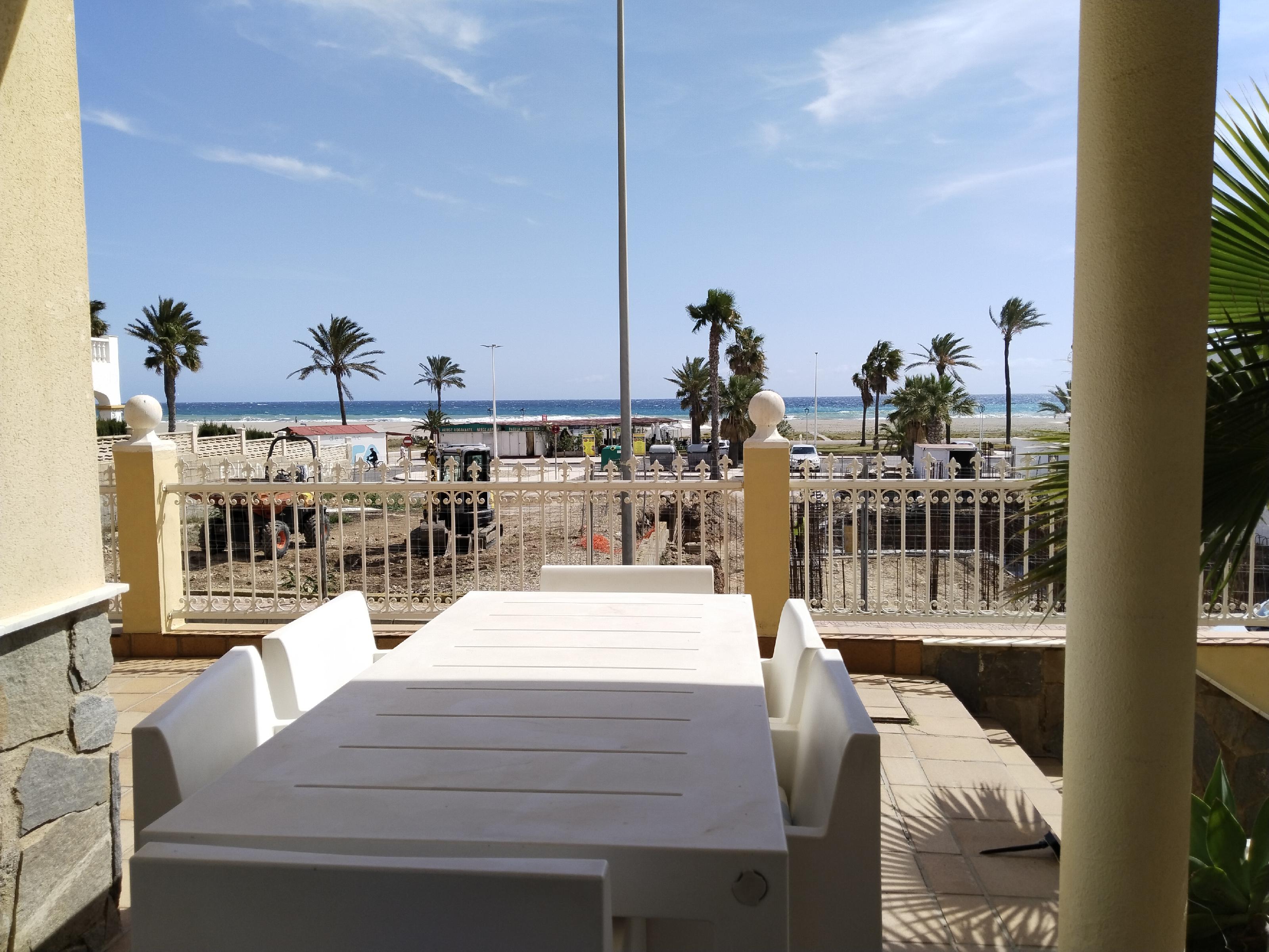 Imagen 35 Casa Adosada en venta en Garrucha / En frente de la playa, cerca de todos los servicios.