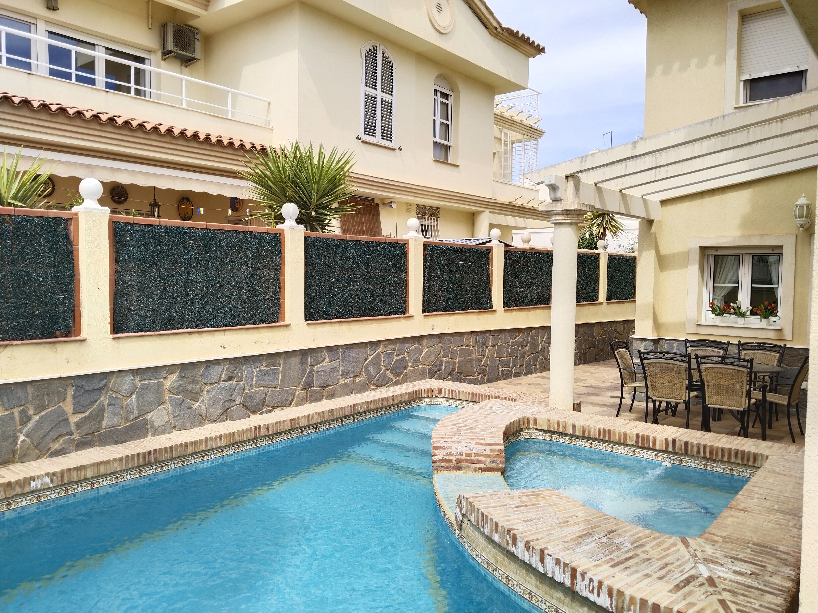 Imagen 38 Casa Adosada en venta en Garrucha / En frente de la playa, cerca de todos los servicios.