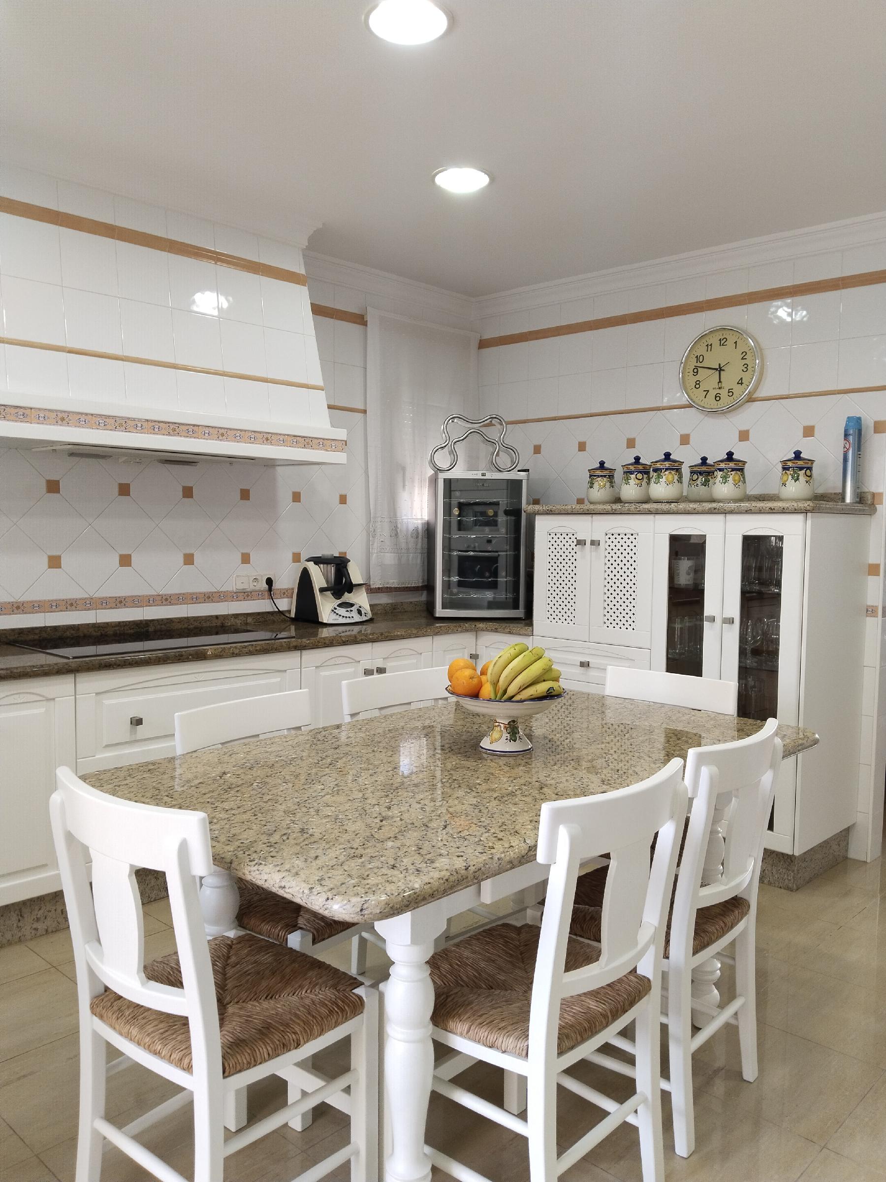 Imagen 2 Casa Adosada en venta en Garrucha / En frente de la playa, cerca de todos los servicios.