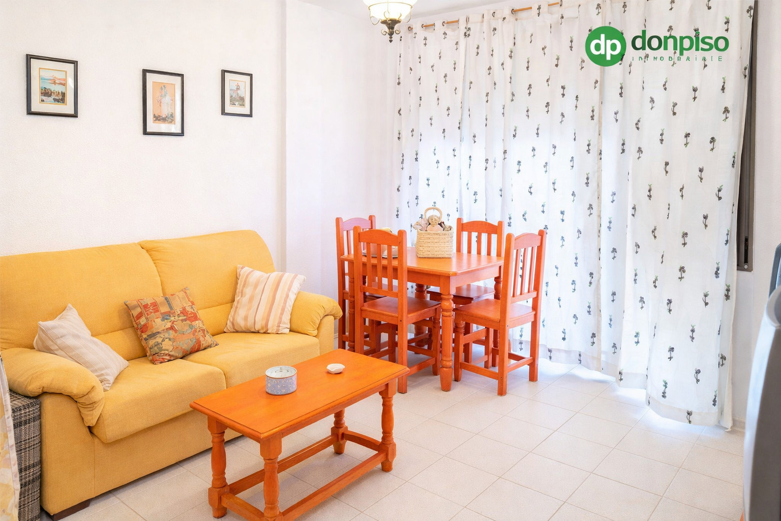 Imagen 1 Apartamento en venta en Garrucha / En el centro de la Calle Mayor, al lado de la playa.