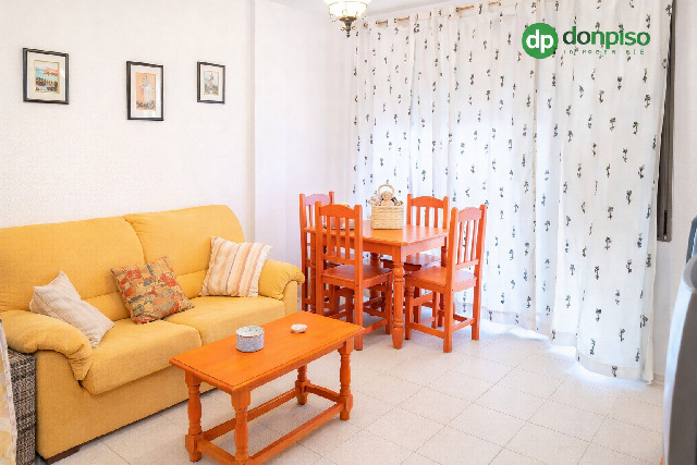 Imagen 1 Inmueble 302008 - Apartamento en venta en Garrucha / En el centro de la Calle Mayor, al lado de la playa.