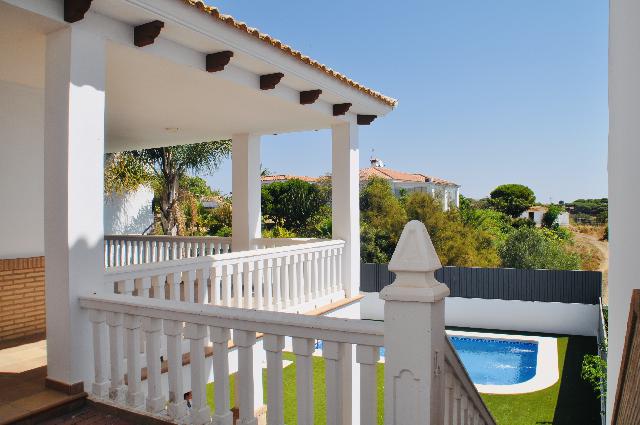 Imagen 3 Inmueble 295294 - Casa Adosada en venta en Ayamonte / Junto al Centro Comercial La Plaza.