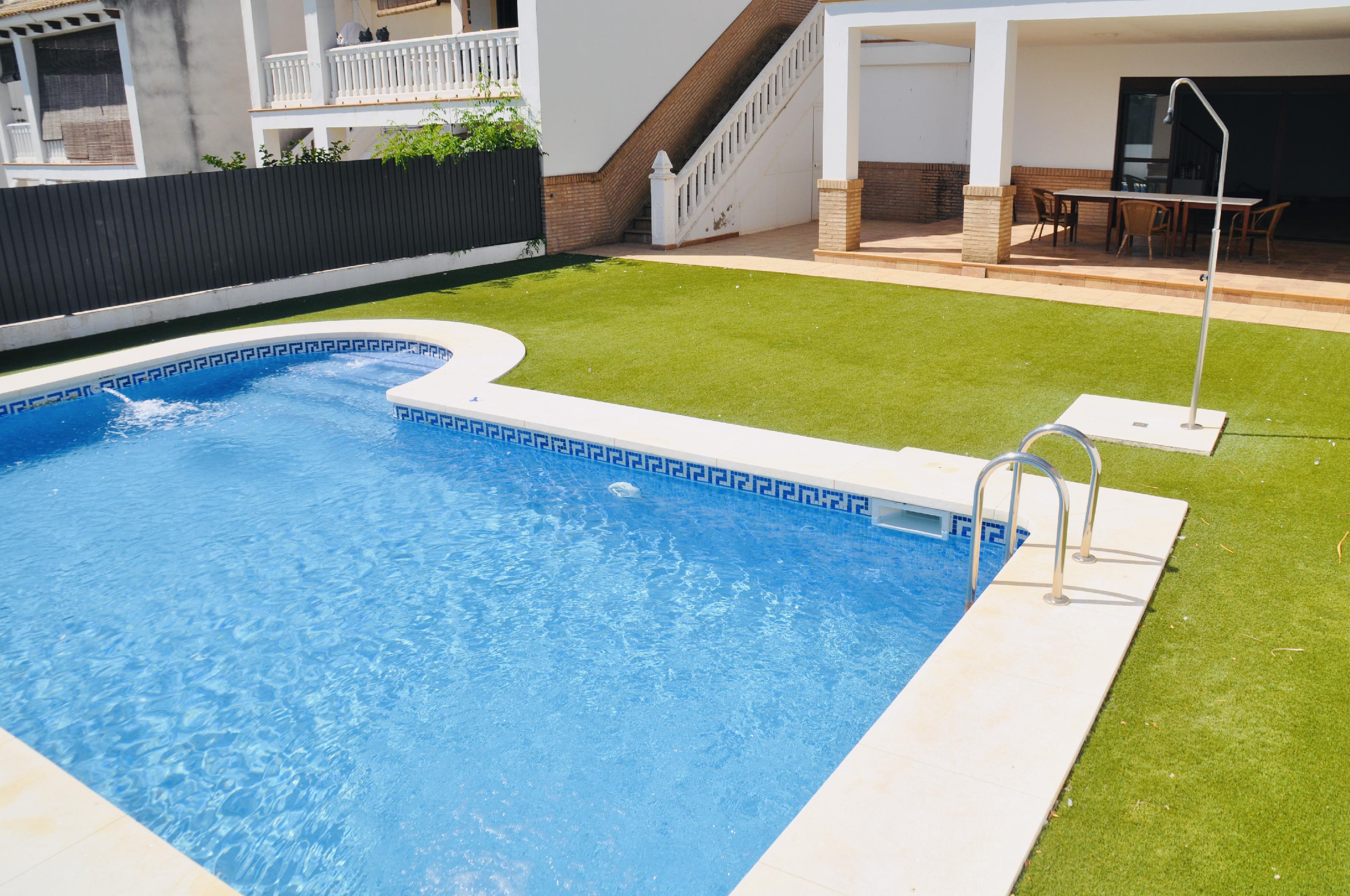 Imagen 7 Casa Adosada en venta en Ayamonte / Junto al Centro Comercial La Plaza.