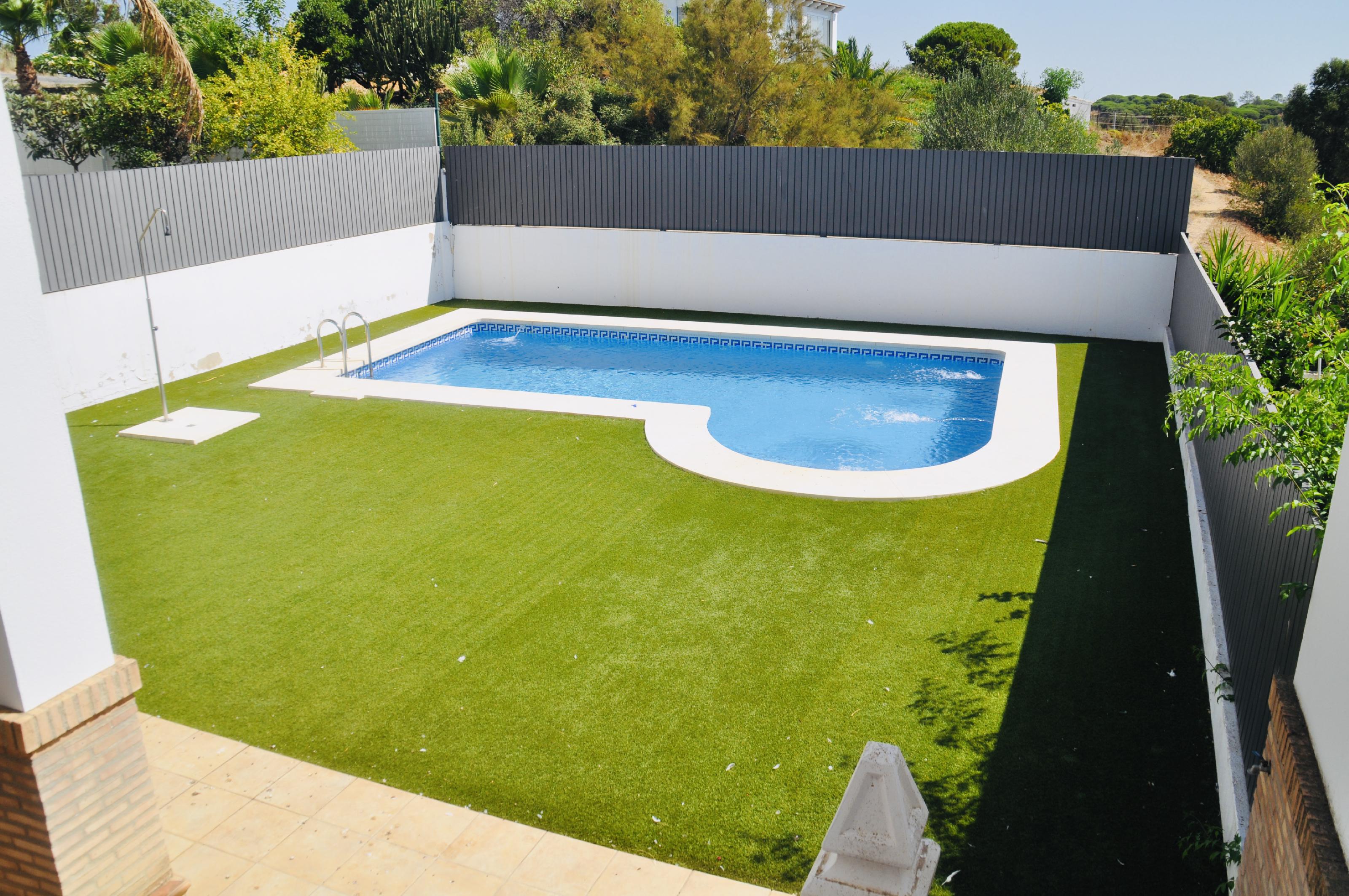 Imagen 9 Casa Adosada en venta en Ayamonte / Junto al Centro Comercial La Plaza.