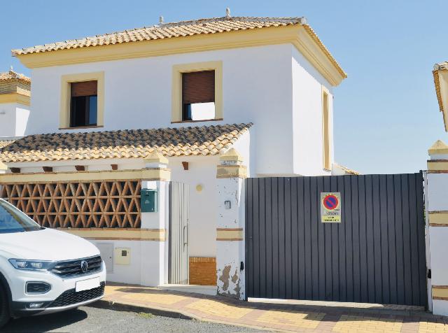 Imagen 12 Inmueble 295294 - Casa Adosada en venta en Ayamonte / Junto al Centro Comercial La Plaza.