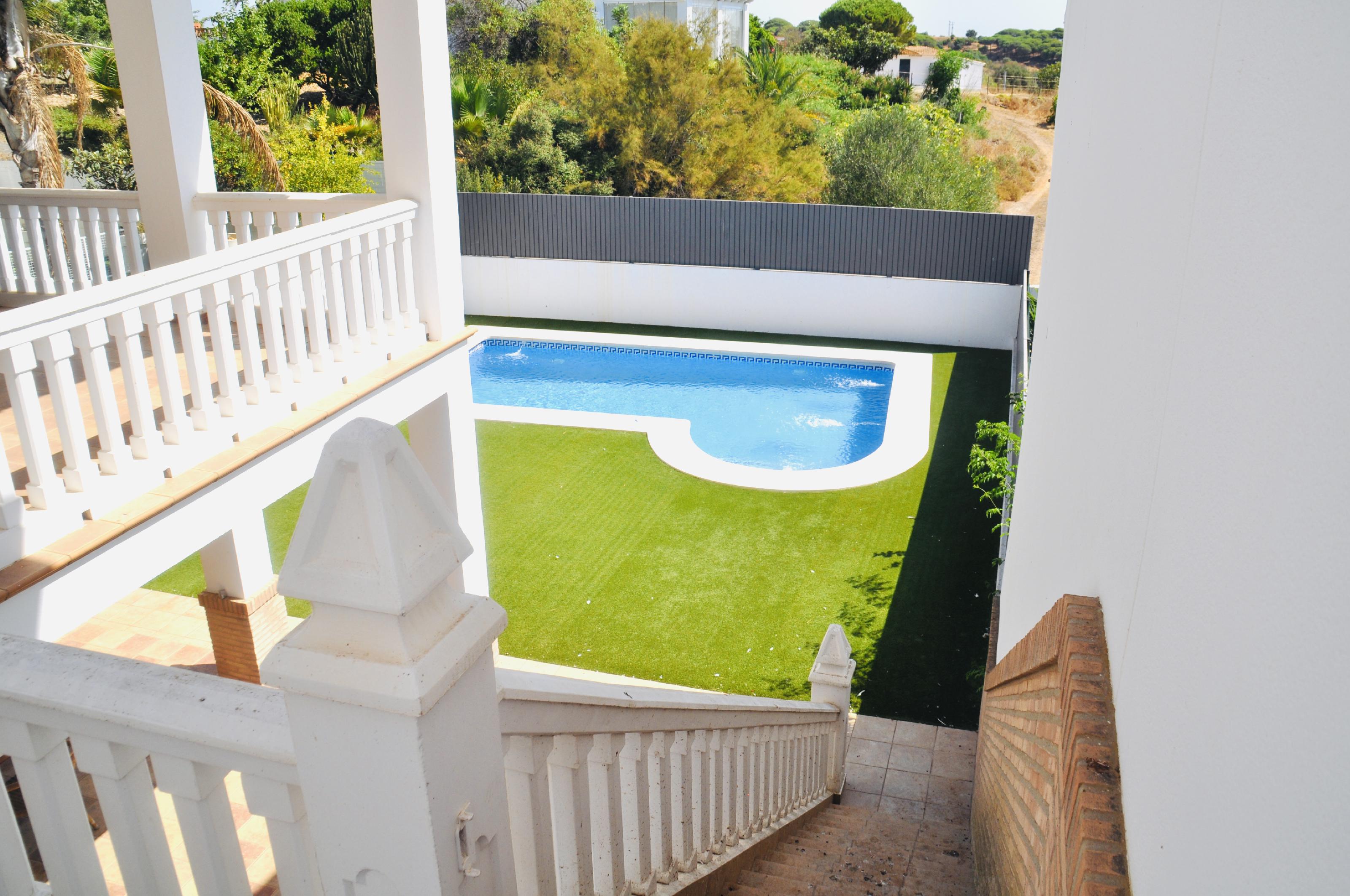 Imagen 14 Casa Adosada en venta en Ayamonte / Junto al Centro Comercial La Plaza.