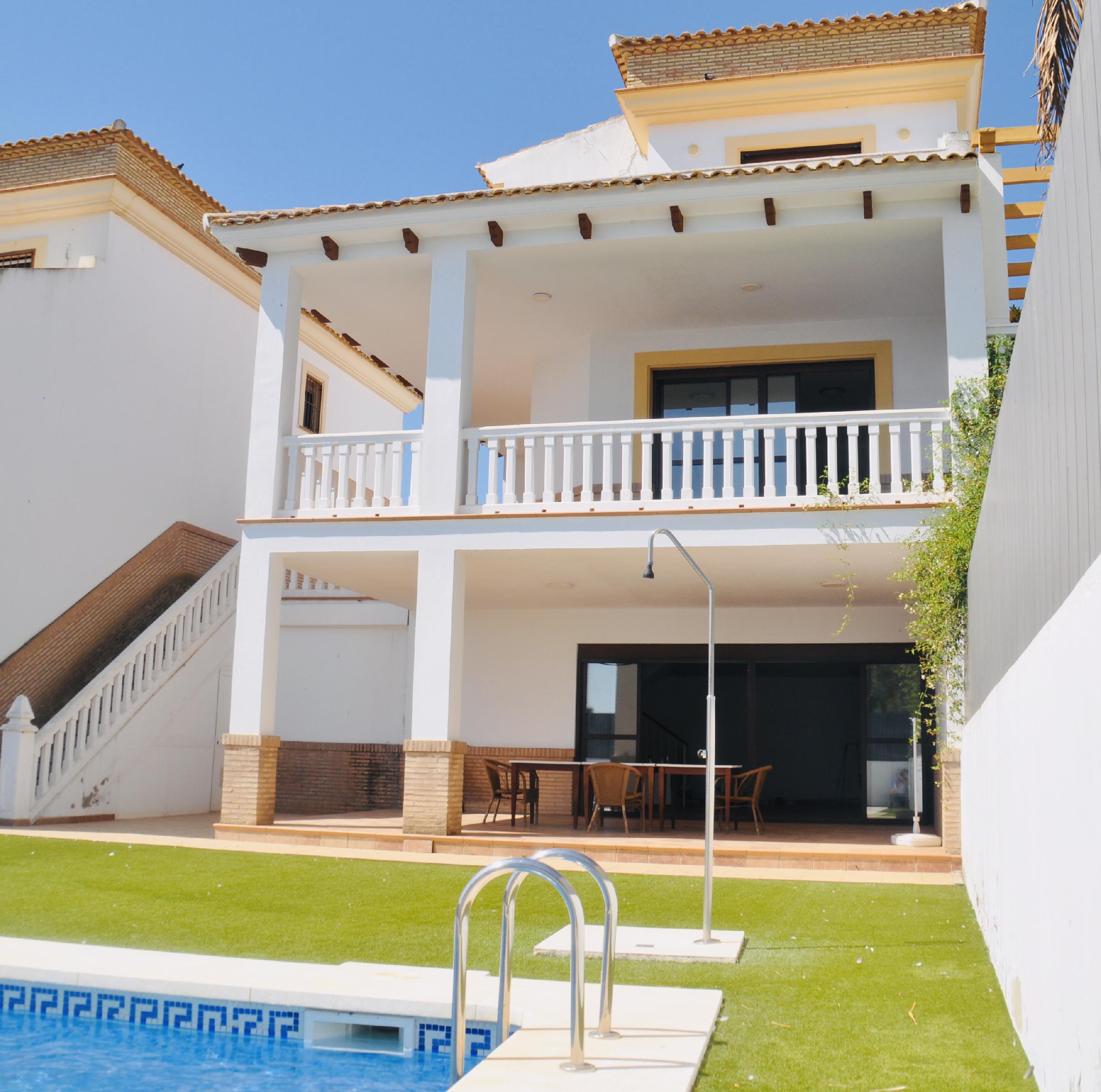Imagen 17 Casa Adosada en venta en Ayamonte / Junto al Centro Comercial La Plaza.