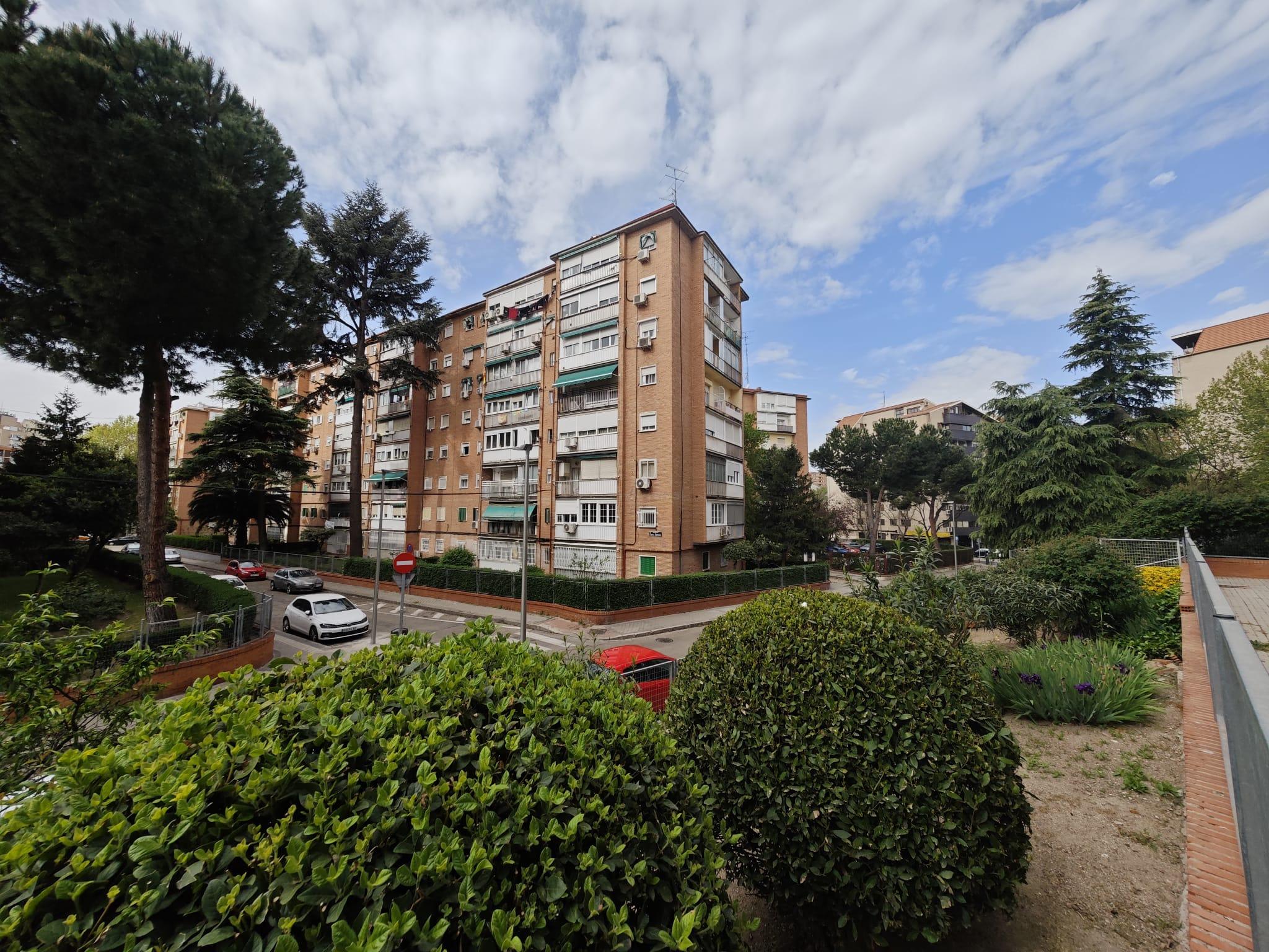 Imagen 1 Piso en venta en Madrid / Zona San Pascual cercano a la Calle Arturo Soria