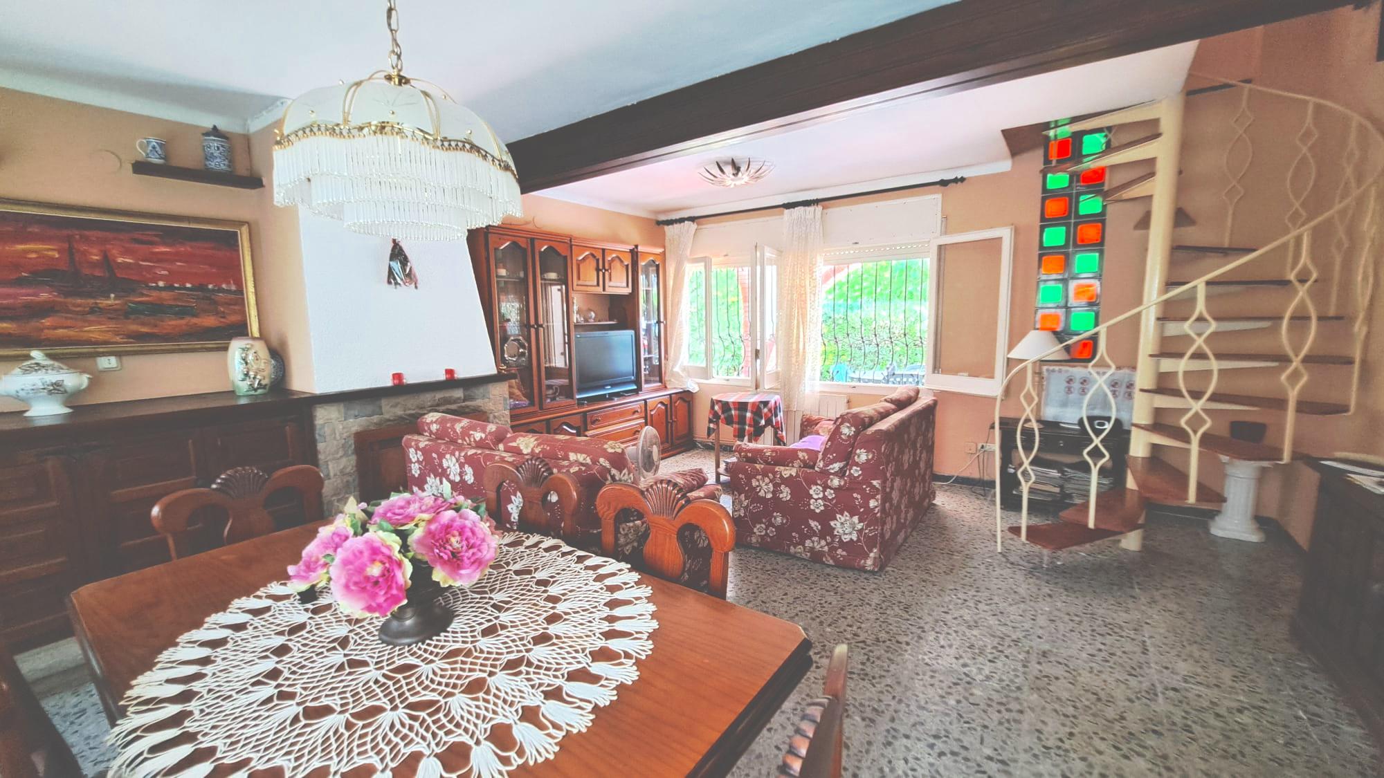 Imagen 26 Casa Aislada en venta en Pineda De Mar / Can Cornet, fácil acceso a tan solo 2 minutos de n-ii.