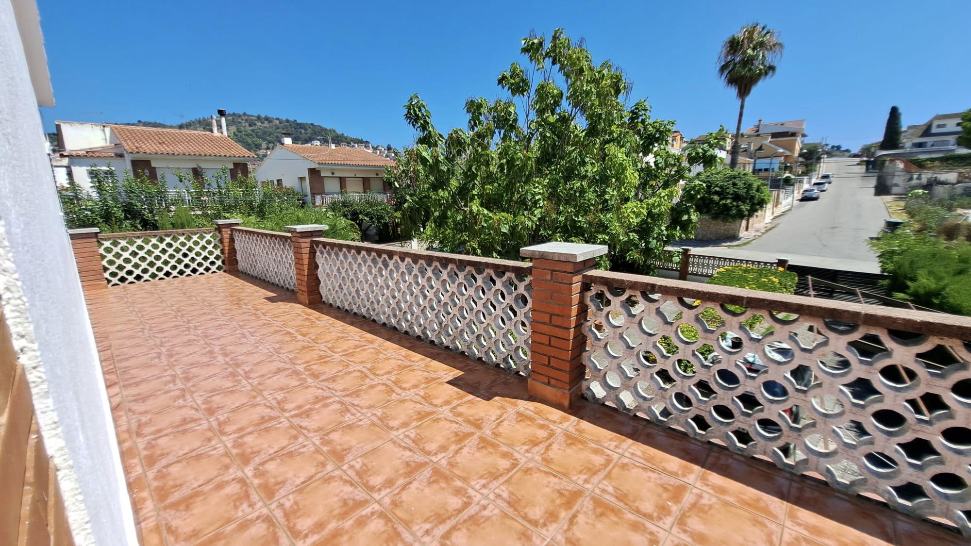 Imagen 19 Casa Aislada en venta en Pineda De Mar / Can Cornet, fácil acceso a tan solo 2 minutos de n-ii.