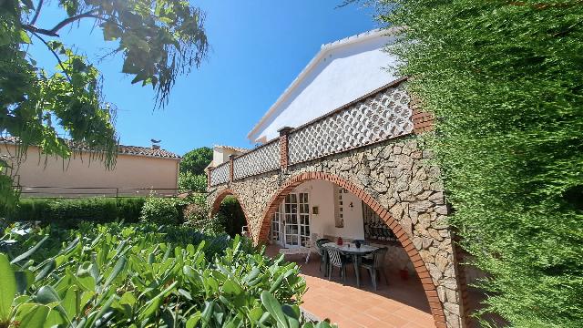 Imagen 3 Inmueble 287744 - Casa Aislada en venta en Pineda De Mar / Can Cornet, fácil acceso a tan solo 2 minutos de n-ii.