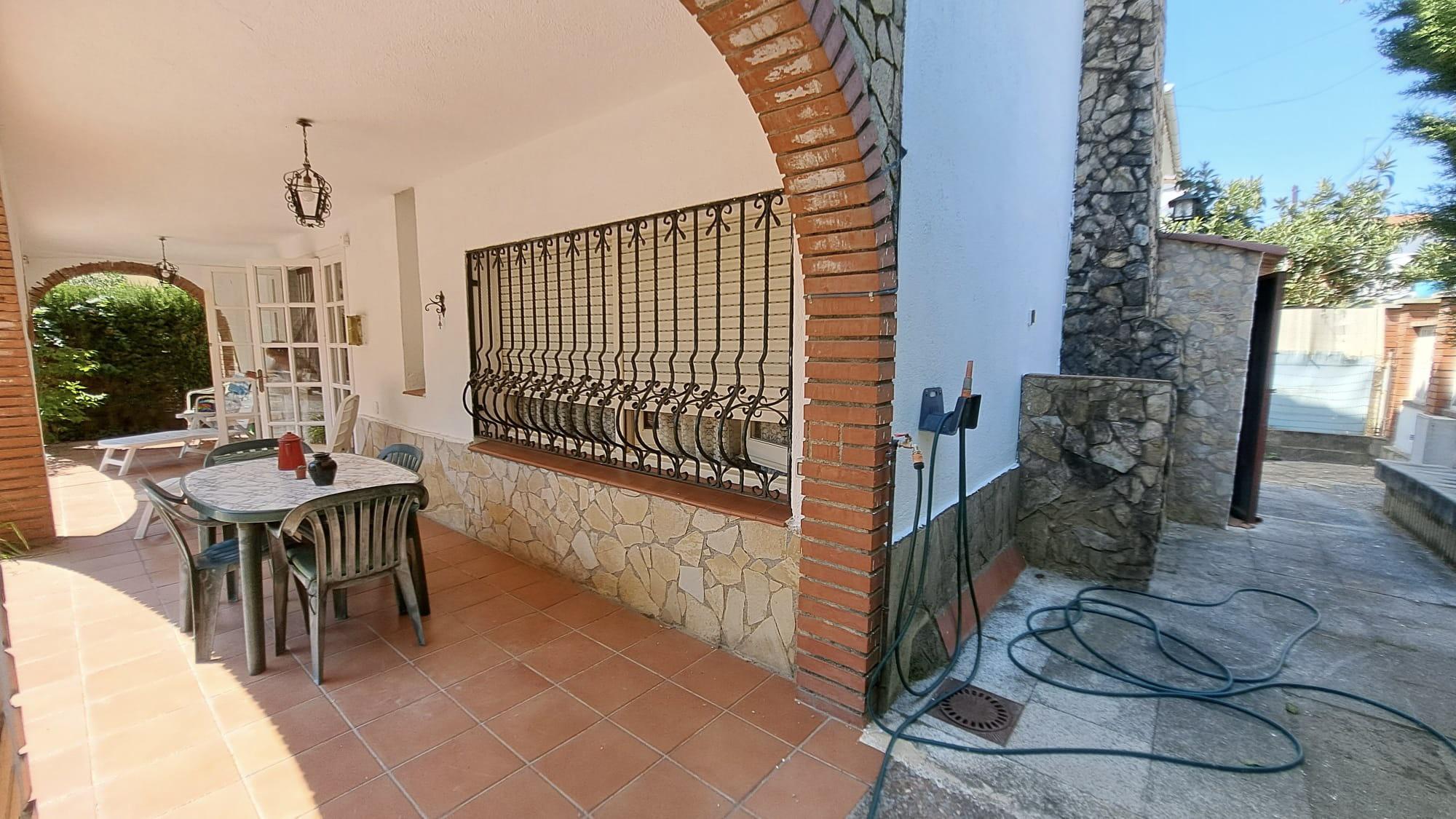 Imagen 10 Casa Aislada en venta en Pineda De Mar / Can Cornet, fácil acceso a tan solo 2 minutos de n-ii.