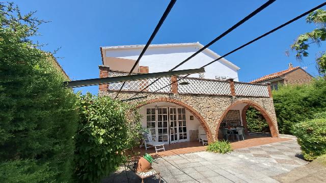 Imagen 2 Inmueble 287744 - Casa Aislada en venta en Pineda De Mar / Can Cornet, fácil acceso a tan solo 2 minutos de n-ii.