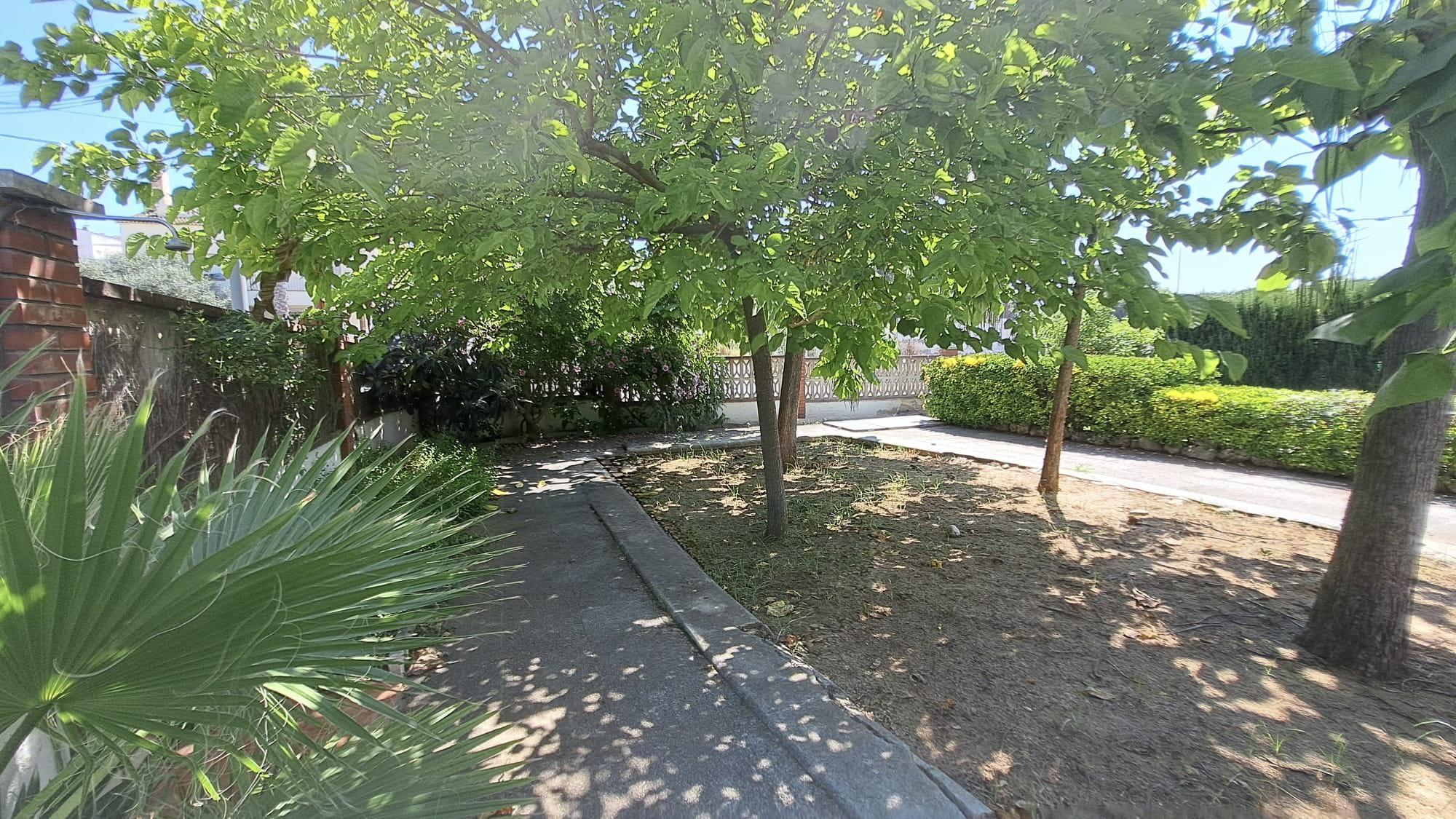 Imagen 6 Casa Aislada en venta en Pineda De Mar / Can Cornet, fácil acceso a tan solo 2 minutos de n-ii.