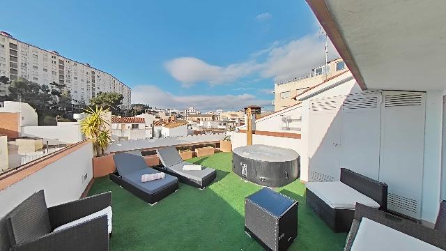 Imagen 1 Inmueble 291083 - Casa Adosada en venta en Canet De Mar / A 5 minutos del Ayuntamiento, mar a 200m, Renfe a 2 min