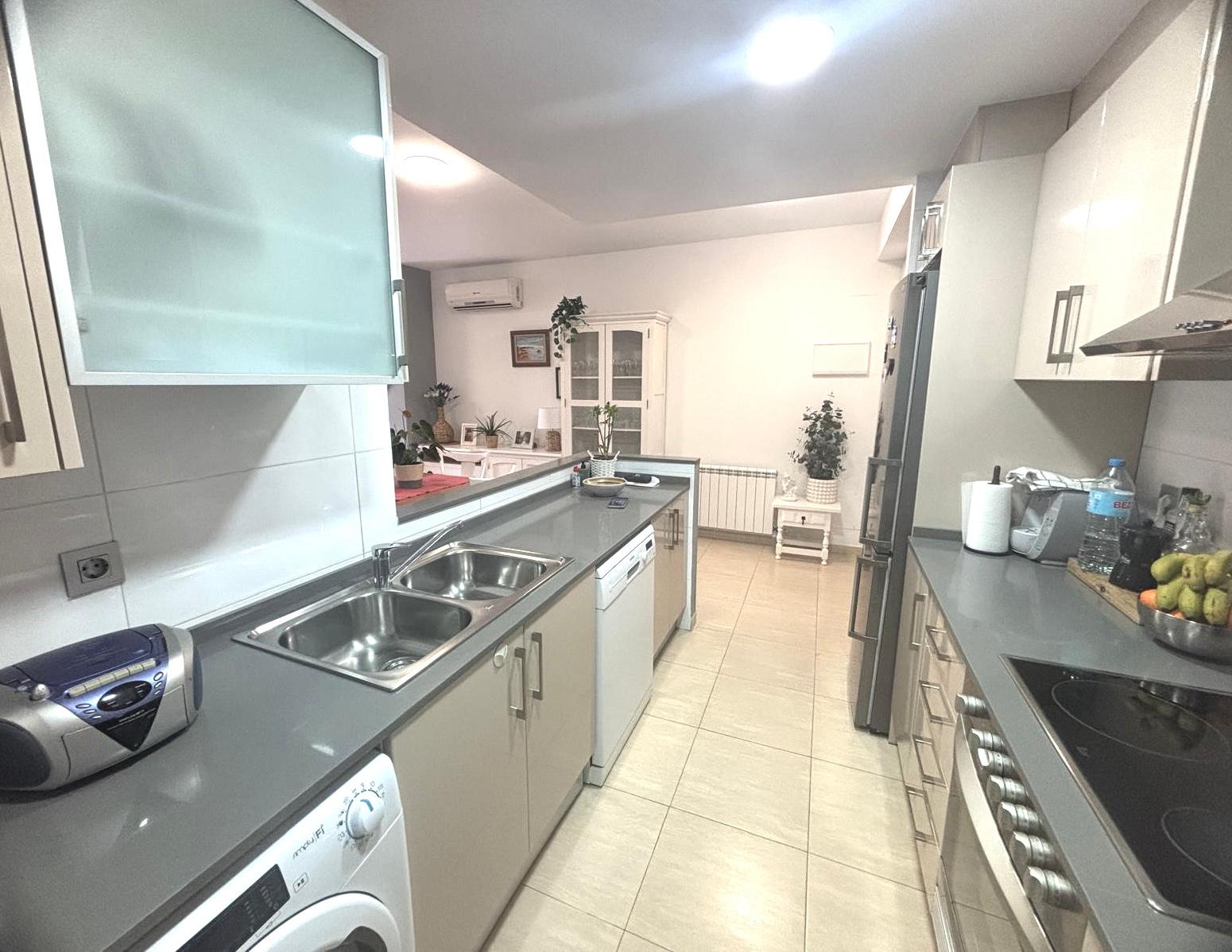 Imagen 10 Piso en venta en Pineda De Mar / Zona centro, 2a línea de mar y a 150 m. de la playa.