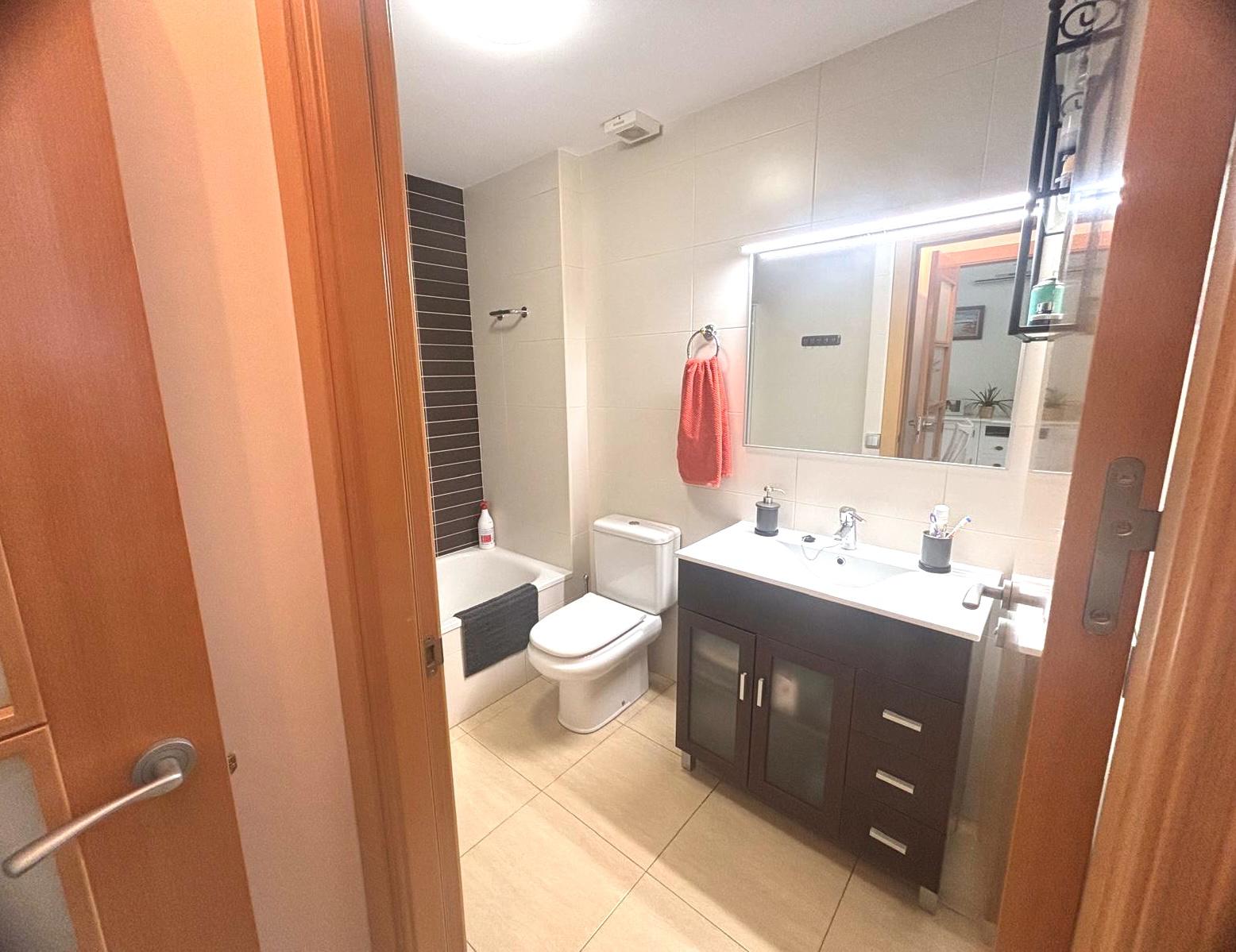 Imagen 13 Piso en venta en Pineda De Mar / Zona centro, 2a línea de mar y a 150 m. de la playa.