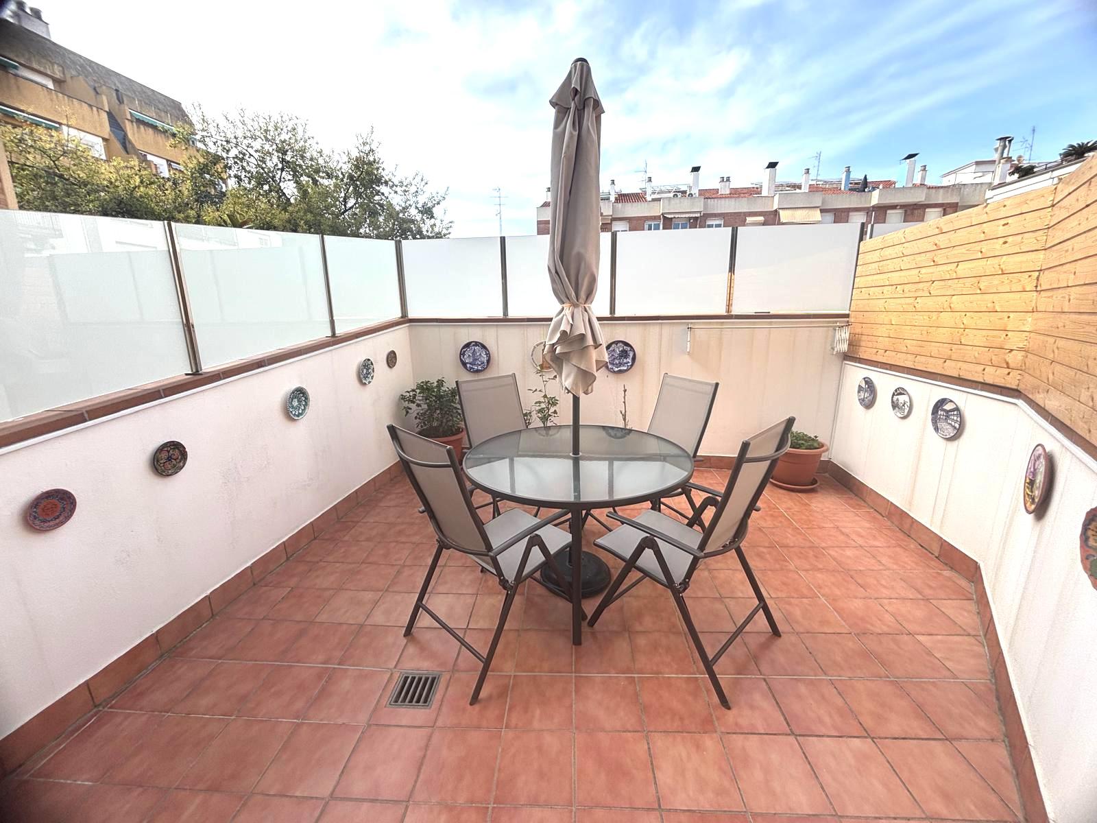 Imagen 1 Piso en venta en Pineda De Mar / Zona centro, 2a línea de mar y a 150 m. de la playa.