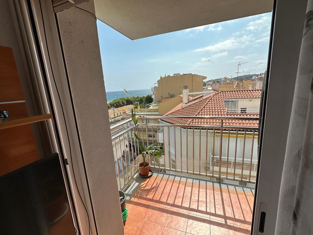 Imagen 23 Apto. Playa en venta en Calella / Frente a la estación de tren de Renfe Rodalies.