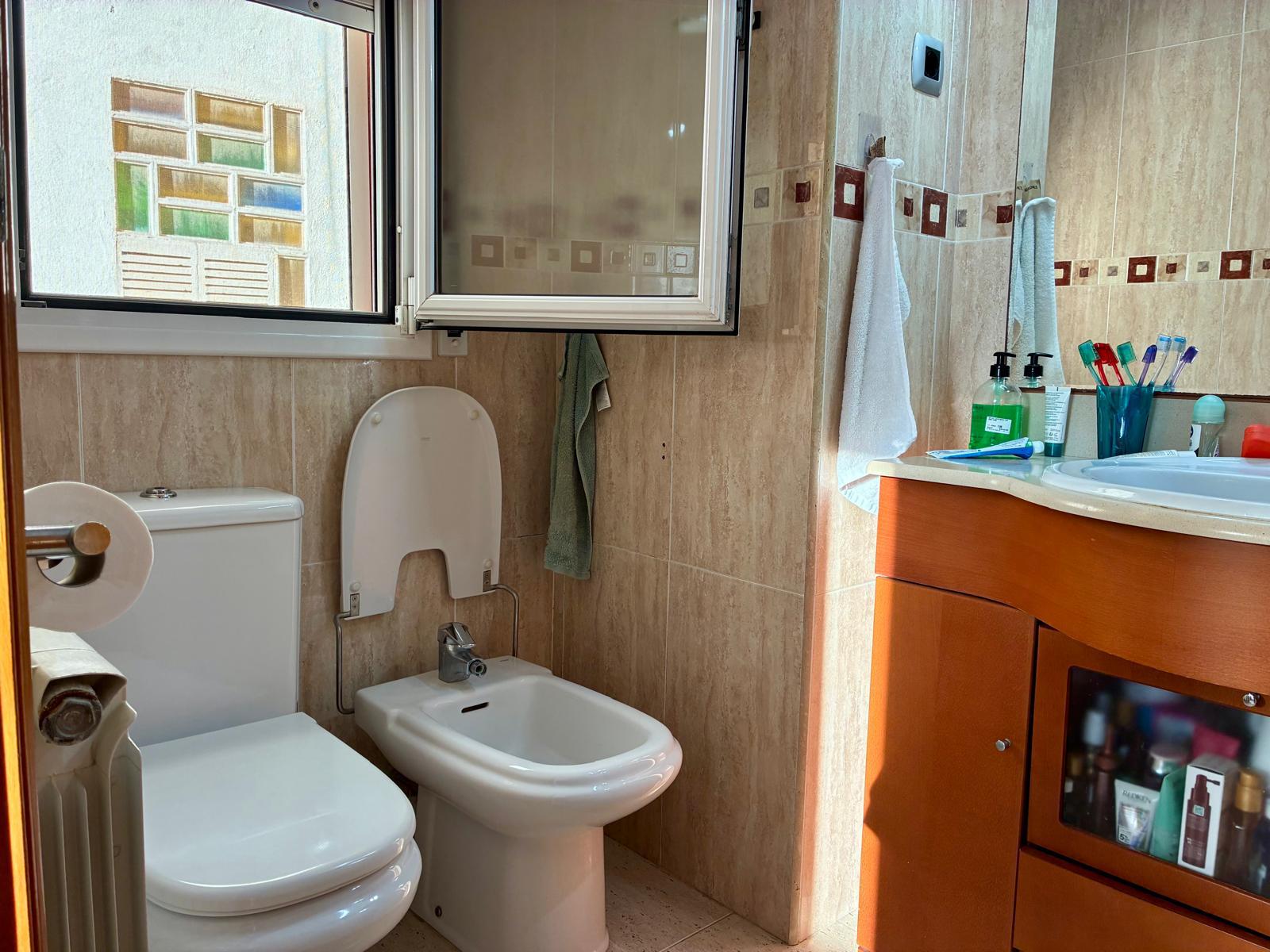 Imagen 11 Piso en venta en Pineda De Mar / Segunda línea de mar