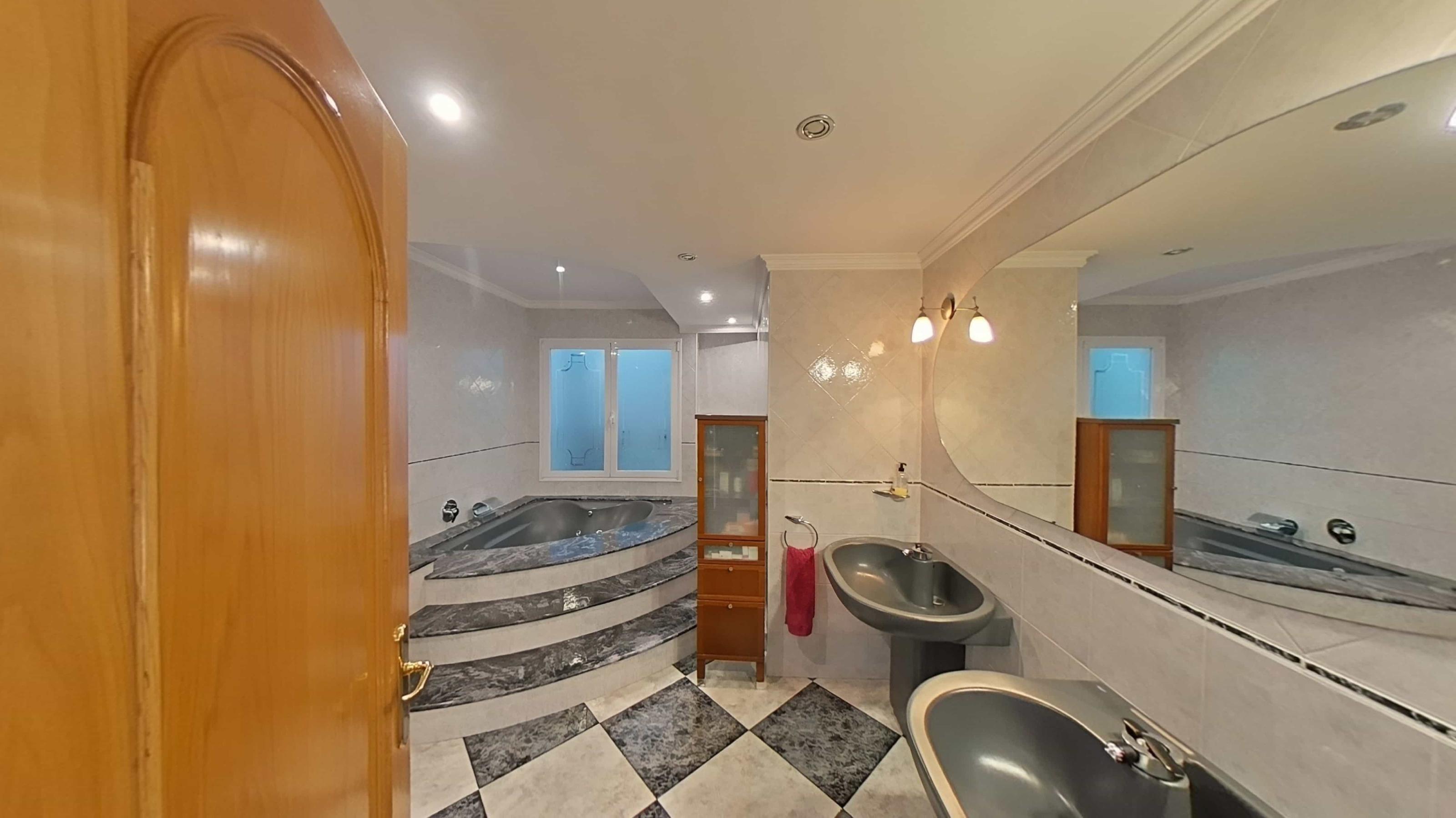 Imagen 16 Piso en venta en Sant Cebrià De Vallalta / Muy bien ubicado, en la entrada de la población.