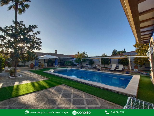 Imagen 1 Inmueble 291559 - Casa en venta en Almendralejo / Chalet situado en la urbanización San Marcos