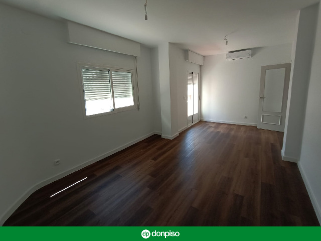 Imagen 2 Inmueble 293344 - Piso en alquiler en Almendralejo / Piso ubicado en la zona más comercial de Almendralejo