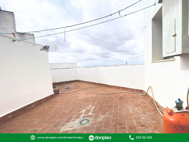 Imagen 2 Inmueble 295564 - Ático en venta en Almendralejo / Ubicacion perfecta, frente a Estación de Tren.